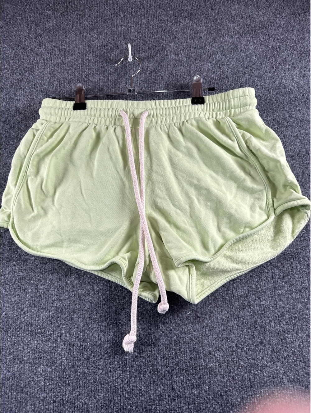 Universal Thread Women’s Small Green Pull-On Dolphin Hem Sweat Shorts Drawstring